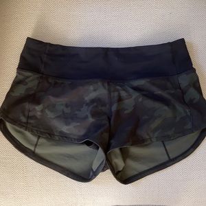 lululemon speed up shorts 2.5 length green camo